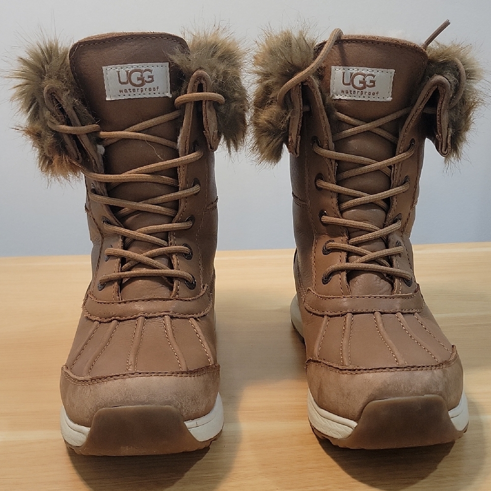 UGG Adirondack III Tipped - Women's size 8